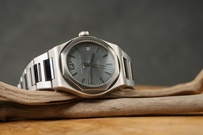Girard-Perregaux Laureato 42 мм «Infinite Grey»