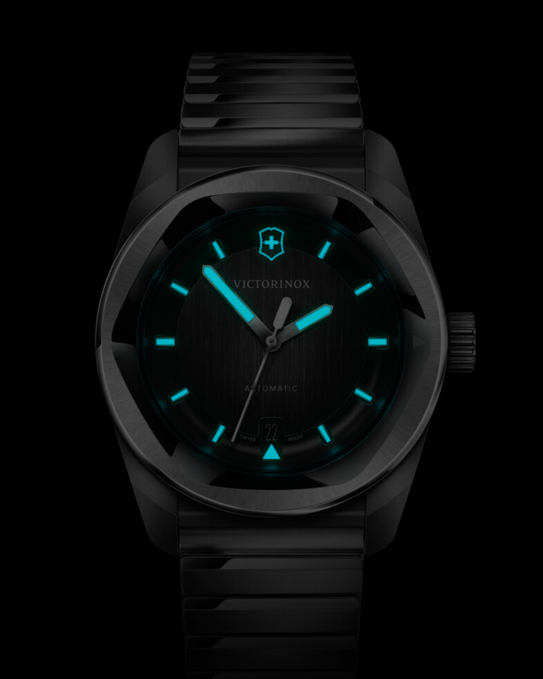 Коллекция компактных спортивных часов Victorinox Concept One