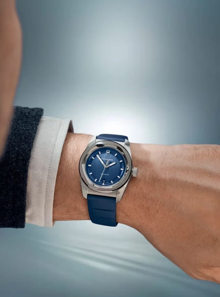 Коллекция компактных спортивных часов Victorinox Concept One