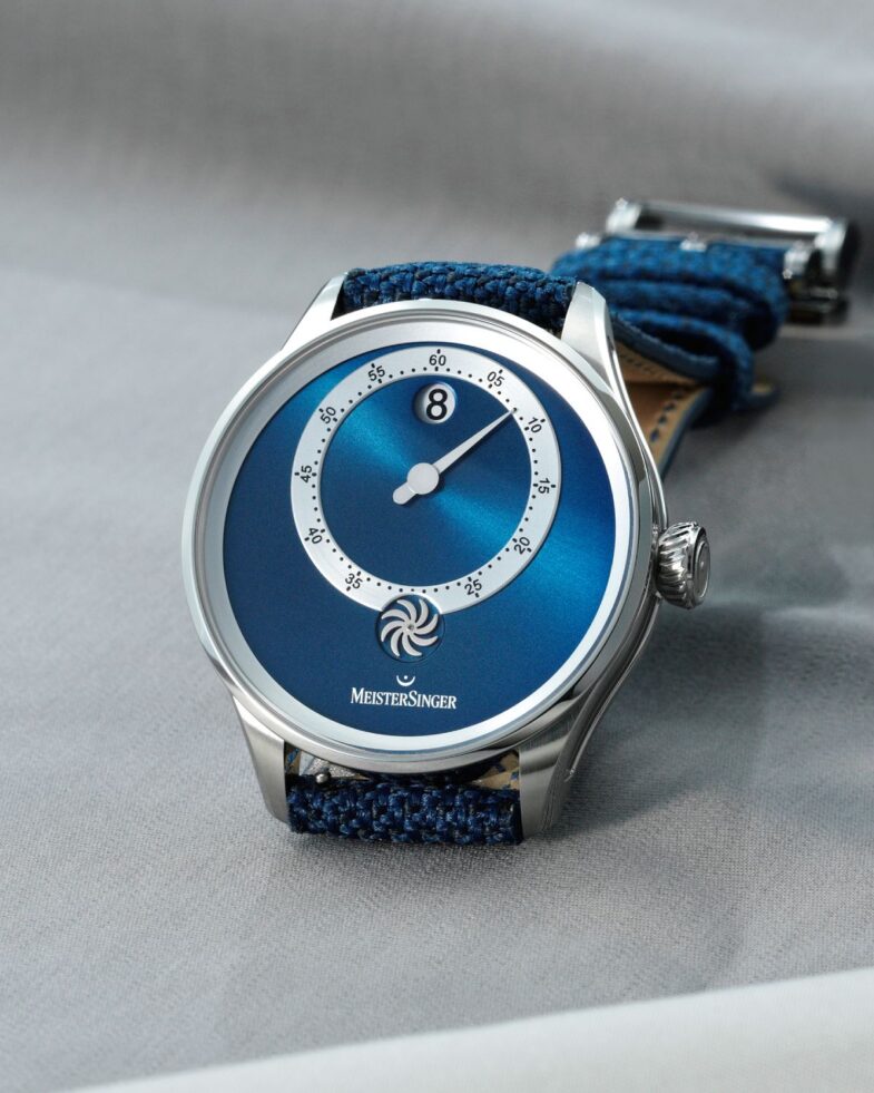 MeisterSinger Panthero Jumping Hour