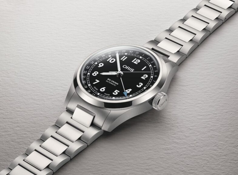 Строгий монохромный пилот Oris Big Crown Pointer Date