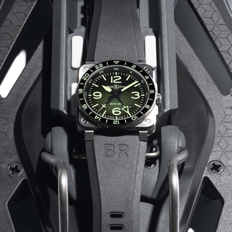 Bell & Ross BR-03 GMT Green Lum – полет сквозь северное сияние