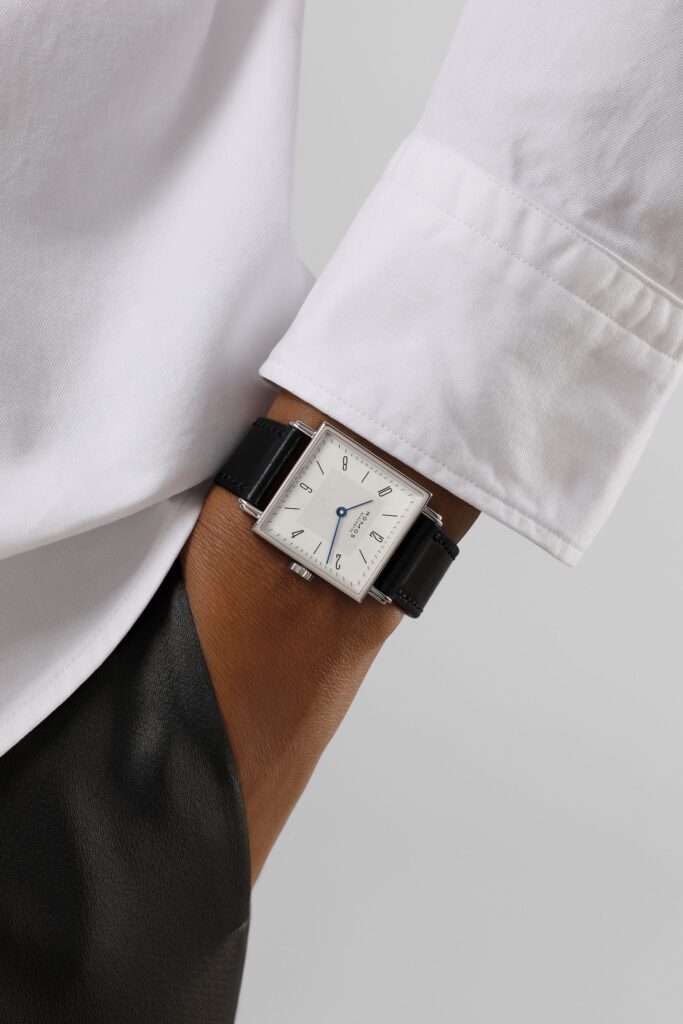 NOMOS Glashütte Tetra 27 white и Tetra 27 duo — геометрия баухауса в компактном формате