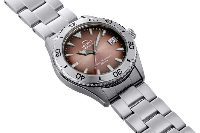 Orient Mako 40 — пять новых градиентных оттенков популярной спортивной коллекции