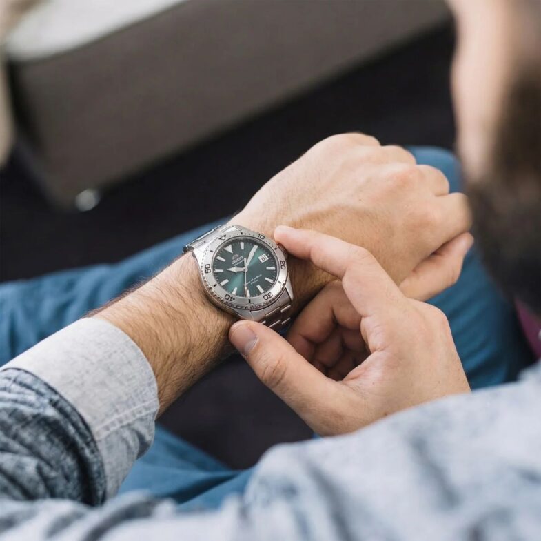 Orient Mako 40 — пять новых градиентных оттенков популярной спортивной коллекции